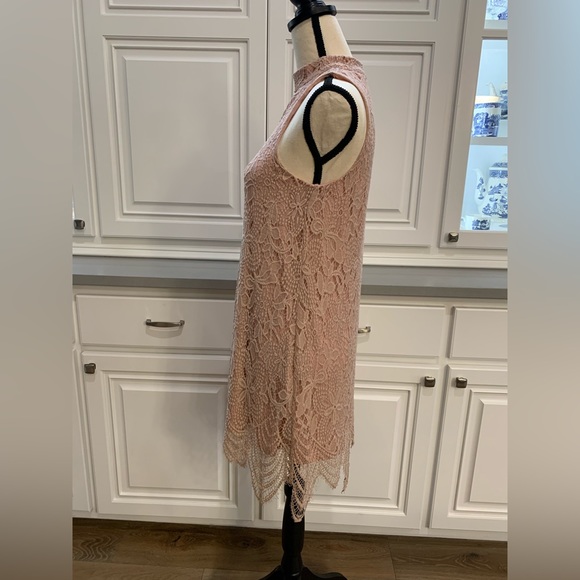 love, Fire ~ Lace Shift Dress with Keyhole Opening in Front & Back - Picture 6 of 15